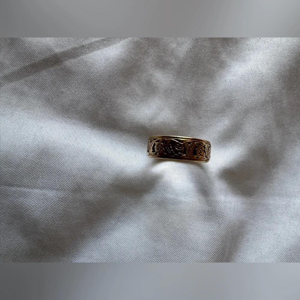 14k gold Artcarved wedding ring - Picture 3 of 10